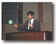 辰巳 治之 氏